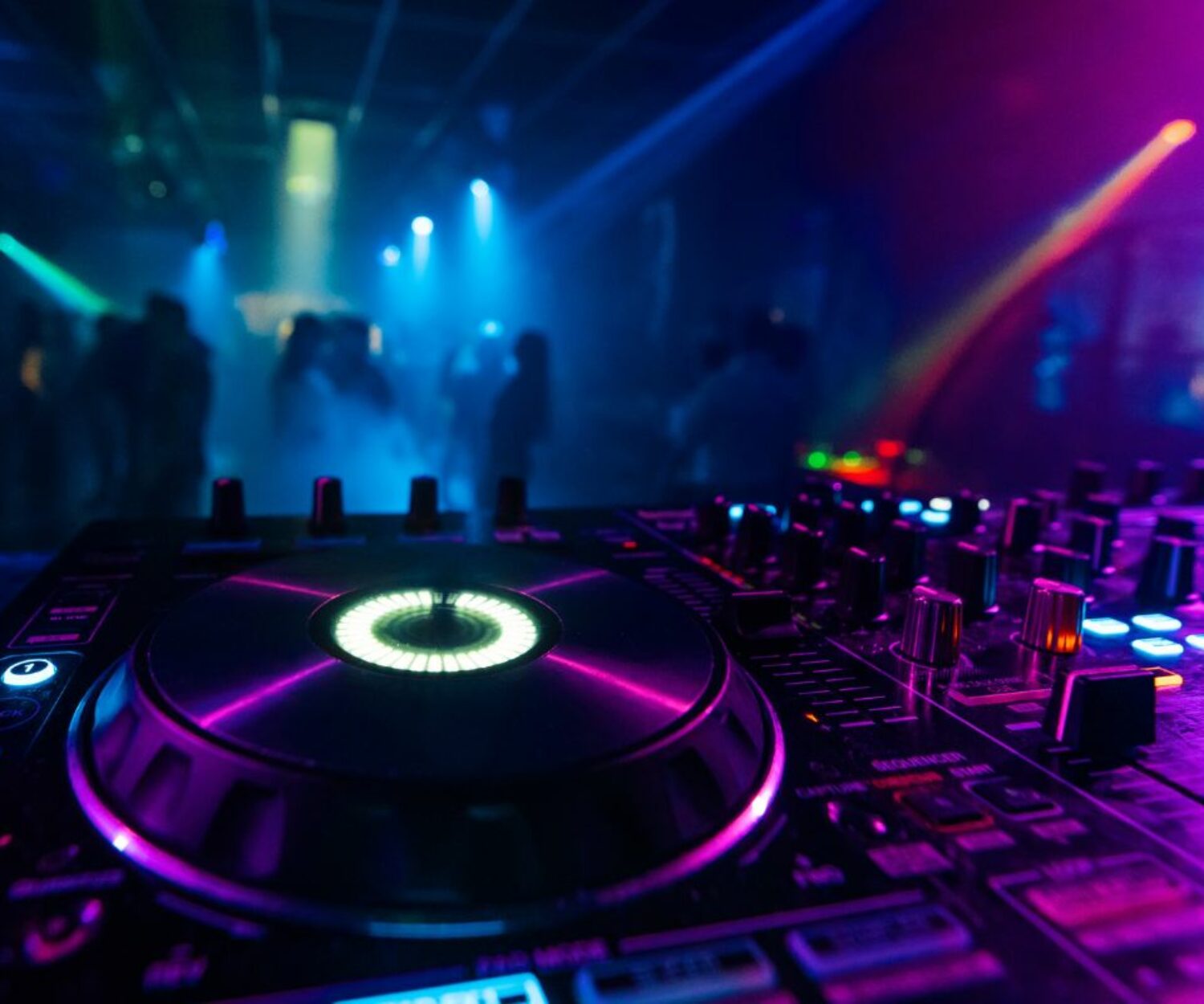 Les avantages de faire appel à un DJ professionnel à Paris